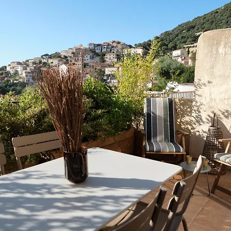 Standing - Village * Lumio (Corsica)