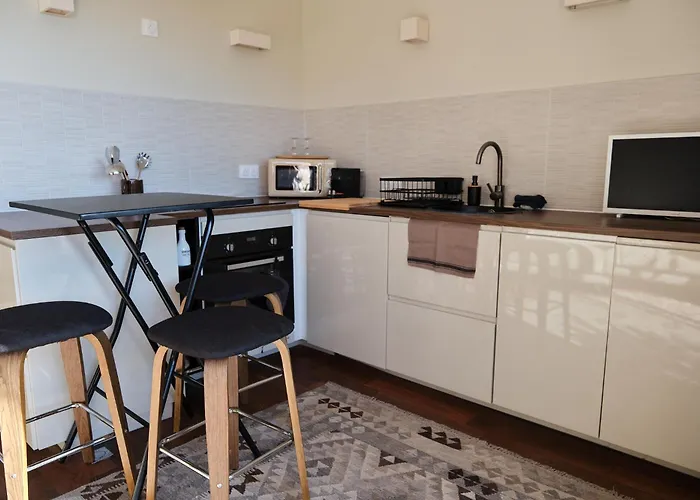 Standing - Village 아파트 *