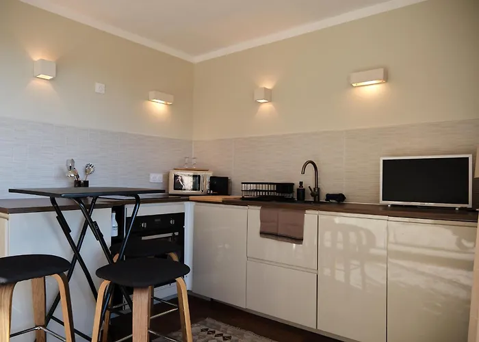 Standing - Village 루미오